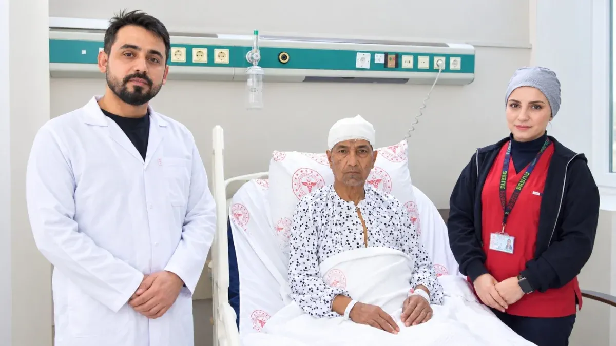 Şanlıurfa'da 60 yaşındaki hastanın kafatasındaki 10 santimetrelik kitle çıkarıldı
