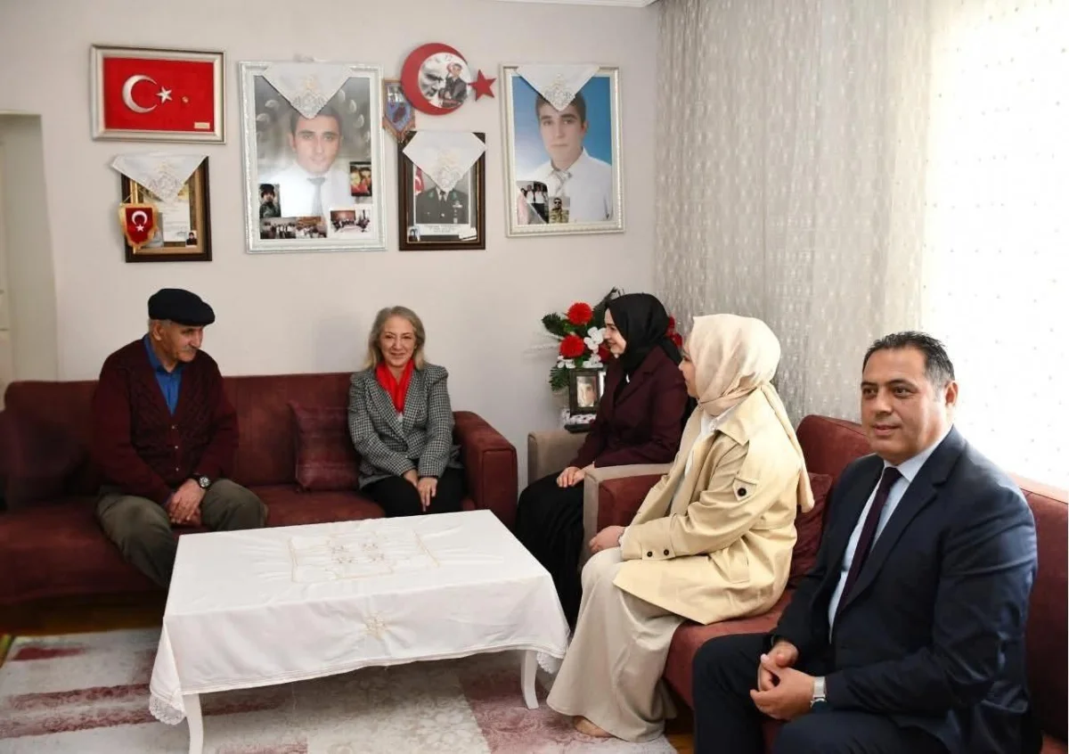 Kars Susuz'da şehit ailesine anlamlı ziyaret